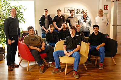Gruppenfoto Lehrlinge und Ausbilder