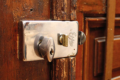 Photo of an EVVA additional lock from the 1930s or 1940s that is still in use in an old apartment today 