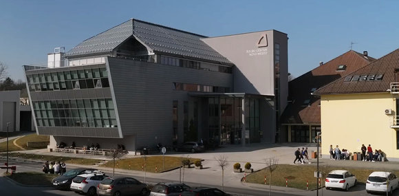 Novo mesto schoolcentrum beveiligd met Xesar