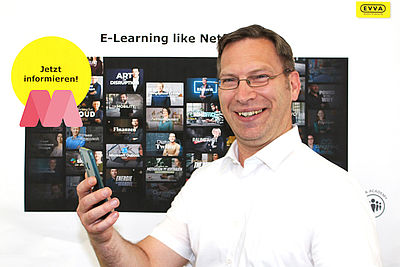 Foto der E-Learning-Plattform Masterplan und einem EVVA-Mitarbeiter